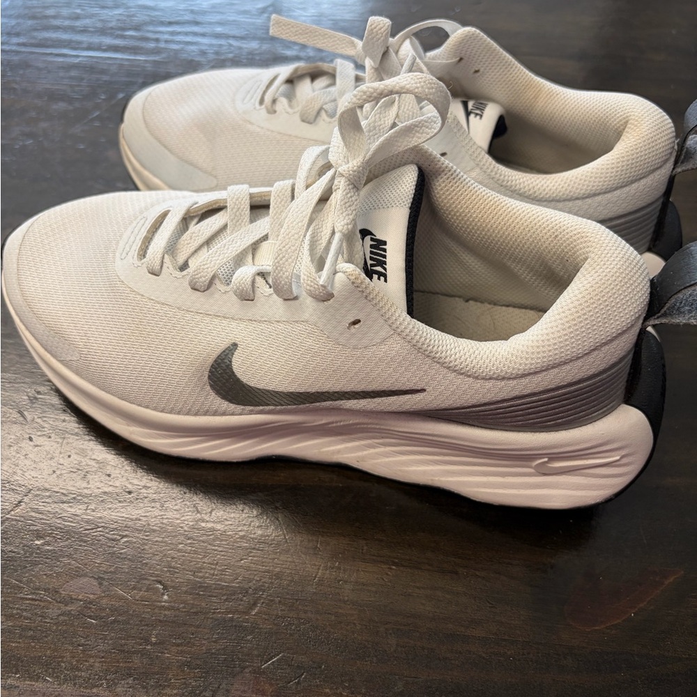 Women’s Nike White Promina Running Shoes size 7.5